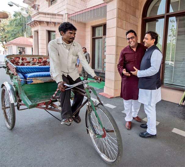 ಸೈಕಲ್ ರಿಕ್ಷಾವಾಲನಿಗೆ ದೀಪಾವಳಿ ಉಡುಗೊರೆ ಕೊಡಿಸಿದ ಟ್ರಾಫಿಕ್ ಜಾಮ್